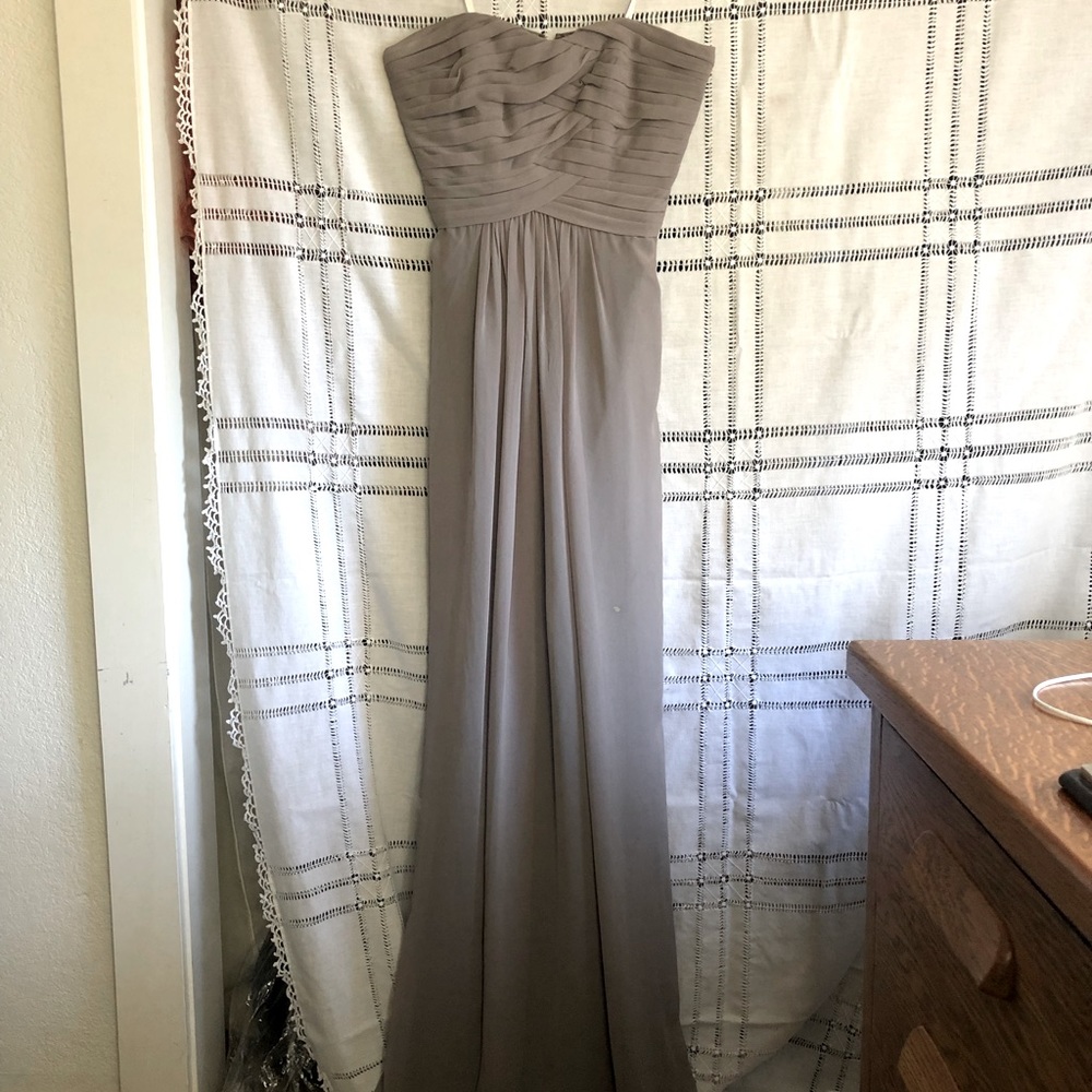Elegant floor length sleeveless sweetheart cut gray gown